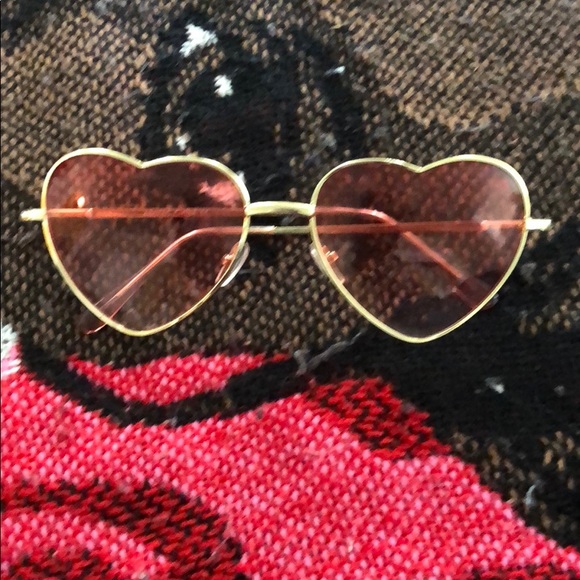 Cute Heart Shaped Sunglasses - Picture 2 of 4
